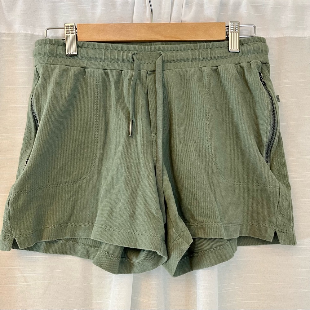 MONDETTA OUTDOOR PROJECT Shorts Drawstring Waist Army Green Zipper Pocket Size S